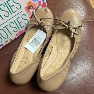 Mootsies Tootsies W 6.5  Sand Flats new with Box